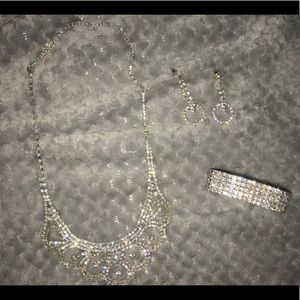 MATCHING JEWELRY SET